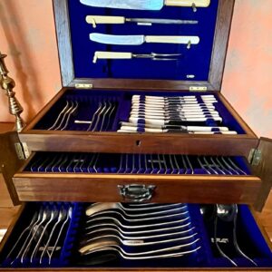 Sheffield Cutlery Set in Oak Chest